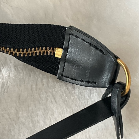 Louis Vuitton Black Epi Pochette Accessories - Picture 4 of 16